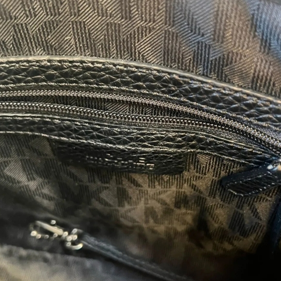 Michael Kors INGRID Medium Shoulder Black Leather Handbag - Picture 5 of 8